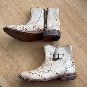 Bed Stu Tan short beige Boots with Buckle & wingtip stitching size 6.5